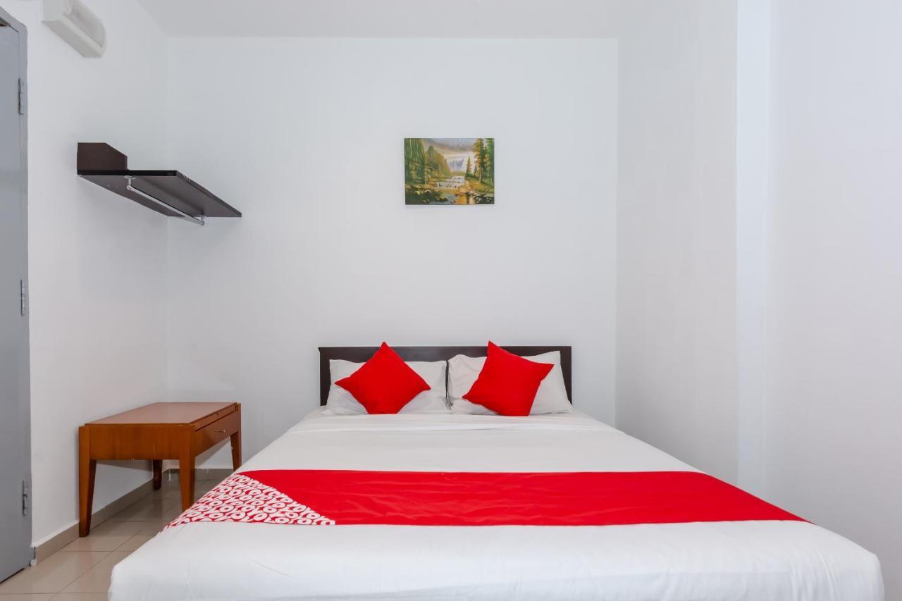 Oyo 1090 Hollitel Hotel Melaka Eksteriør billede